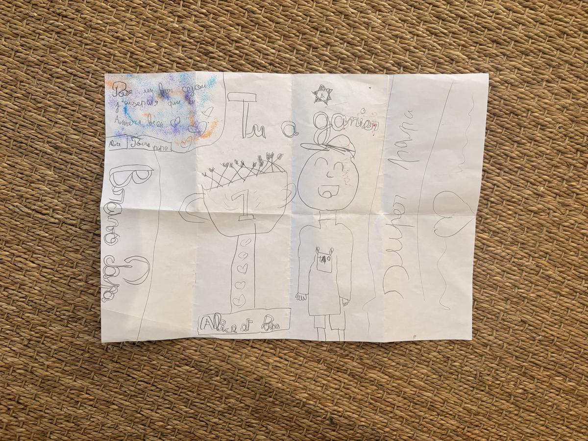 Un dessin glissé dans le sac par la fille de Sylvain, découvert à Courmayeur