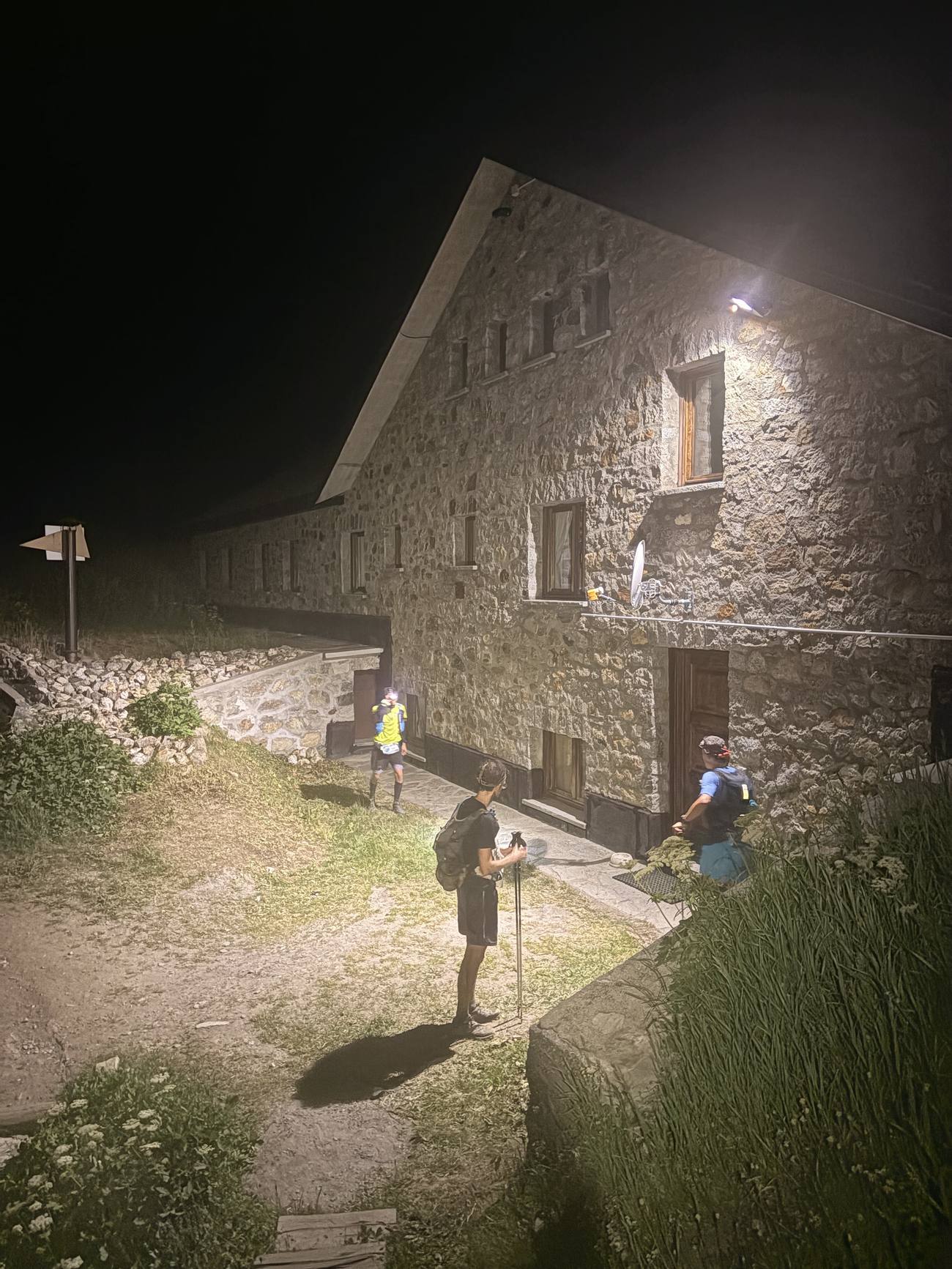 Le refuge, vers le Grand Col Ferret